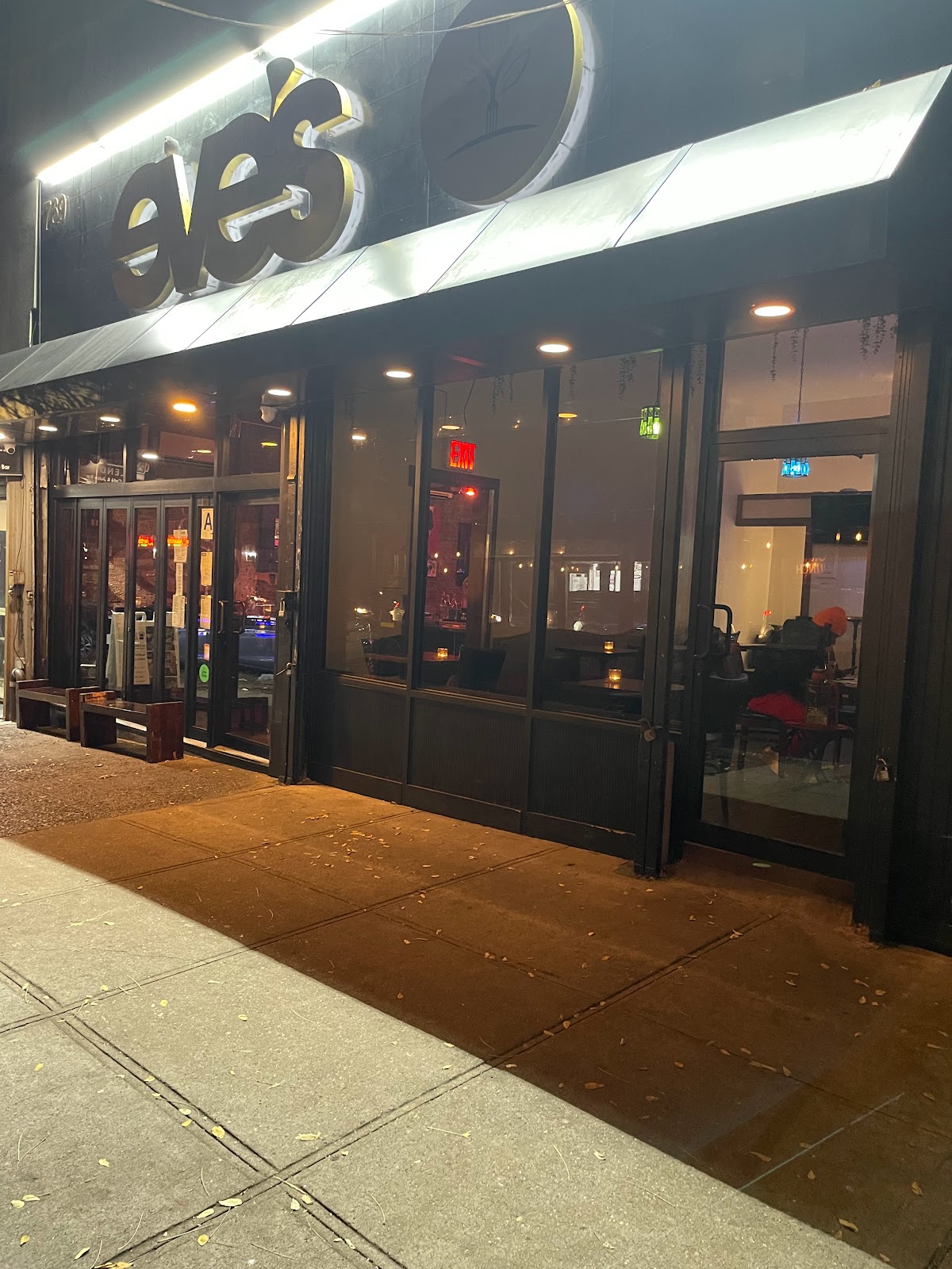 Eve's Lounge
